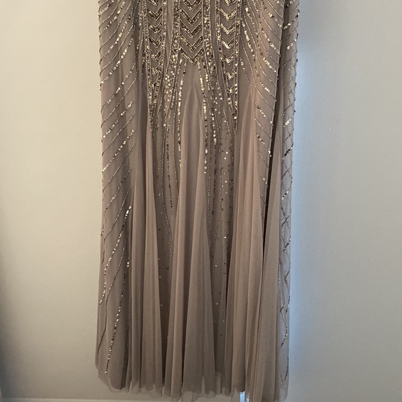 Evening Elegant long dress  Très chic design Grey sequence with a flair bottom . - Picture 8 of 17
